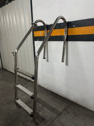 Escalera Piscina