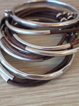 Pulsera Uno de 50 Cuero y Plata