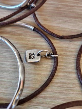 Pulsera Uno de 50 Cuero y Plata