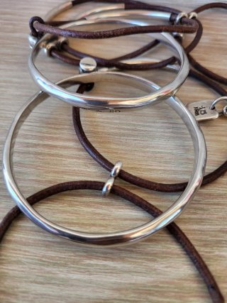 Pulsera Uno de 50 Cuero y Plata