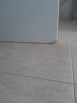 Mueble de salón blanco y beige