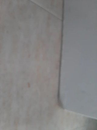 Mueble de salón blanco y beige