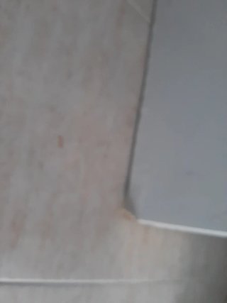 Mueble de salón blanco y beige