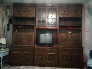 Mueble salón madera con vitrina y espacio TV-clasi