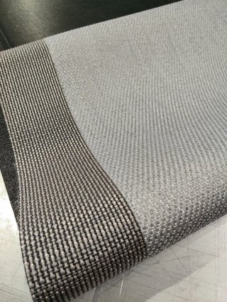 Alfombras vinilo tejido gris y negra