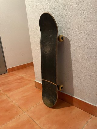 Monopatín Skate Negro y mini skate naranja