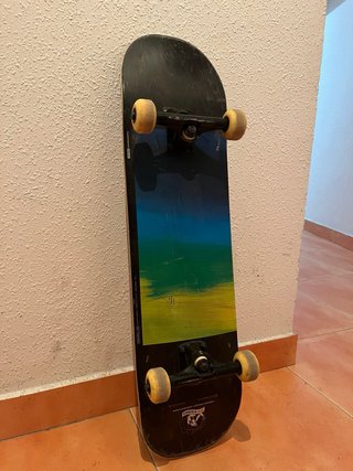 Monopatín Skate Negro y mini skate naranja
