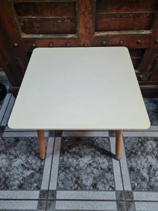 Mesa auxiliar nórdica