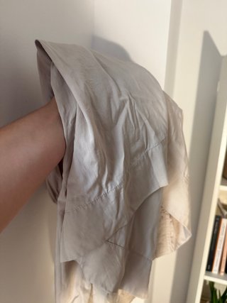 Preciosa falda fluida beige hasta la rodilla Zara