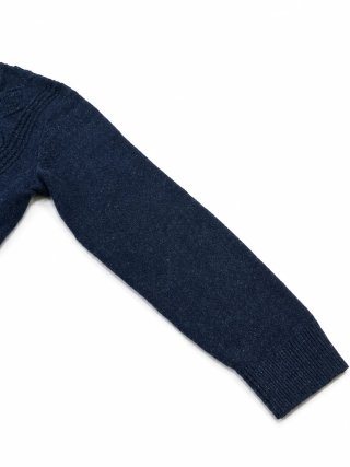 Jersey GAP azul marino con trenzas