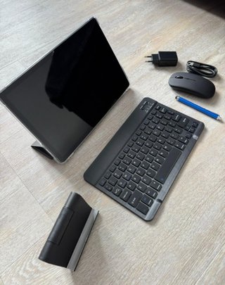 Tablet 11'' con custodia, mouse, tastiera e accessori