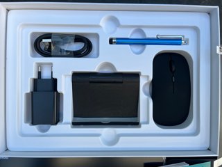 Tablet 11'' con custodia, mouse, tastiera e accessori