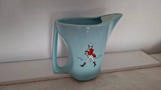 Caraffa in ceramica blu con disegno Johnnie Walker