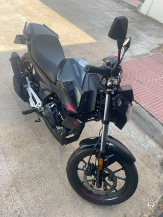 KEEWAY RKS 125 NEGRA