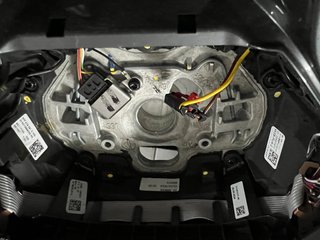 Volante Cupra con satélites