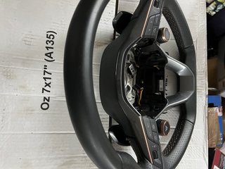 Volante Cupra con satélites