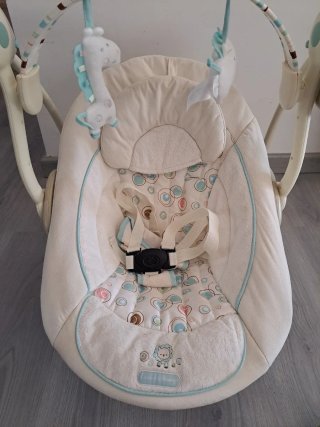 Hamaca eléctrica Bright Starts plegable para bebé