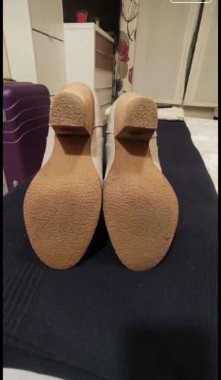 Botines beige tacón madera talla 36