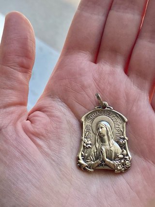 Medalla antigua, firmada Tairac