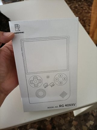 Anbernic RG40XXV Precintada Blanca