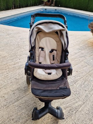 Carrito de bebé. Incluye capazo y silla de paseo