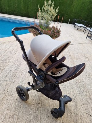 Carrito de bebé. Incluye capazo y silla de paseo