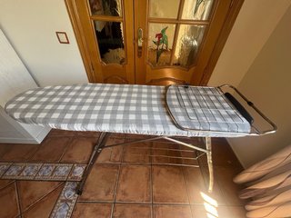 Tabla de planchar con tendedero