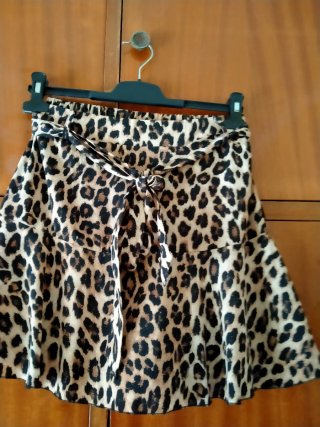 Conjunto Top Blanco y Falda/Shorts Animal Print