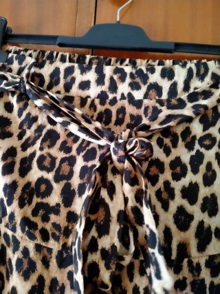 Conjunto Top Blanco y Falda/Shorts Animal Print