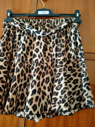 Conjunto Top Blanco y Falda/Shorts Animal Print