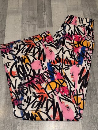 Pantalón baggy estampado graffiti