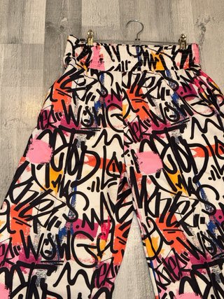 Pantalón baggy estampado graffiti