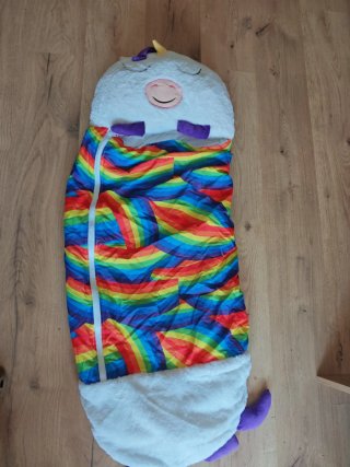Saco de dormir infantil unicornio arcoíris.