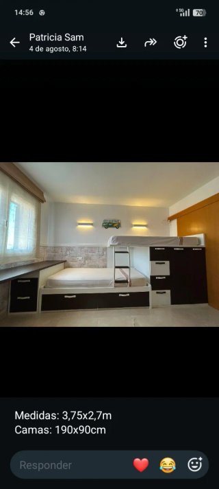 Habitación juvenil con 2 camas y escritorio