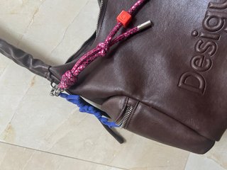 Bolso Desigual marrón asa ajustable