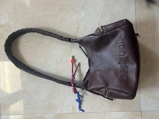 Bolso Desigual marrón asa ajustable