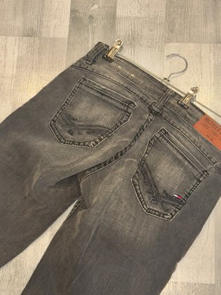 Jeans Tommy Hilfiger Flare Bolsillo Bordado Gris