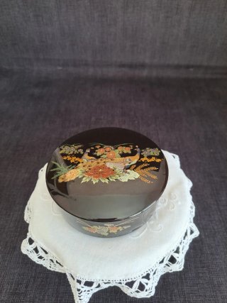 Caja  japonesa estilo Satsuma (Satsuma Seizan).