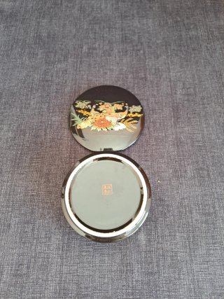 Caja  japonesa estilo Satsuma (Satsuma Seizan).