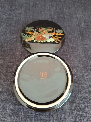 Caja  japonesa estilo Satsuma (Satsuma Seizan).