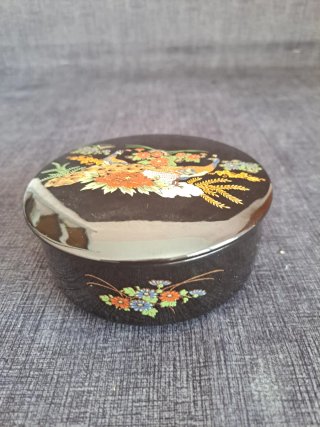 Caja  japonesa estilo Satsuma (Satsuma Seizan).