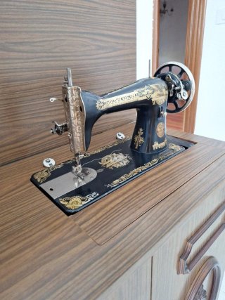 Máquina de coser Singer antigua