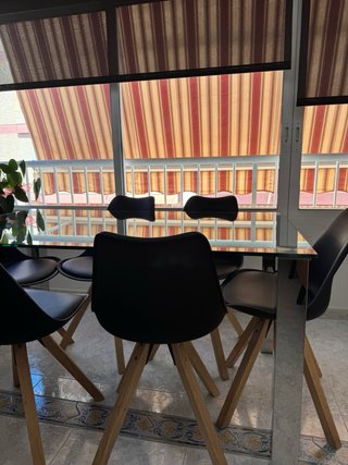 Mesa de comedor cristal con patas de espejo