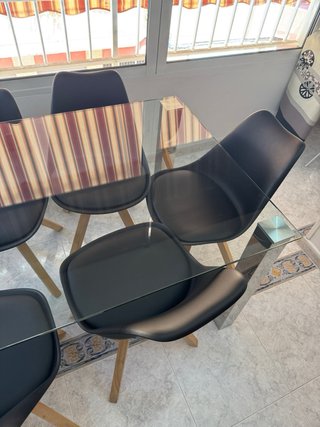 Mesa de comedor cristal con patas de espejo