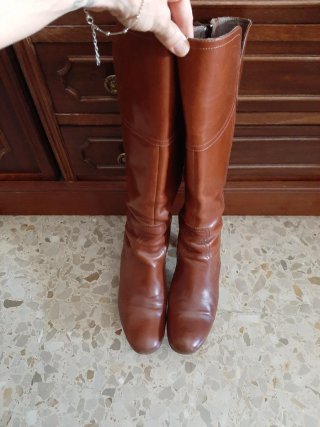 Botas de piel marrones altas