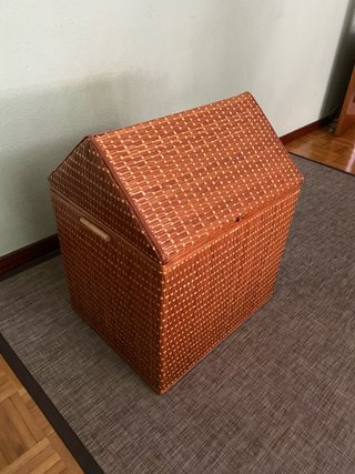 Baúl de mimbre y bambú