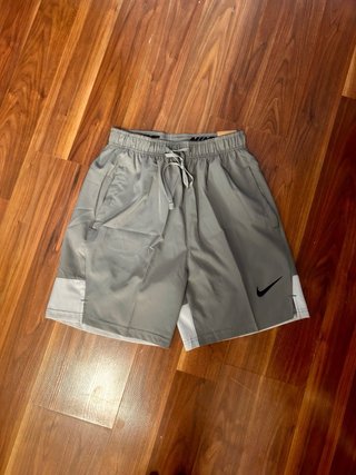 Pantalones Cortos Nike Grises