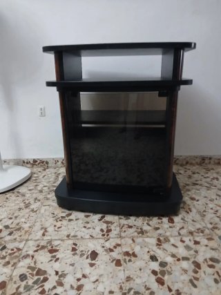 Mesa TV cristal y madera, parte superior giratotia
