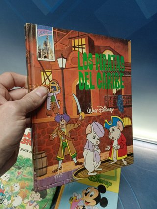 4 cómics, tebeos Disney, montera, toray