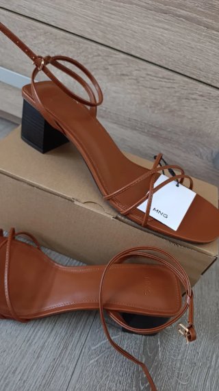 Sandalias Mango tacón bloque marrón